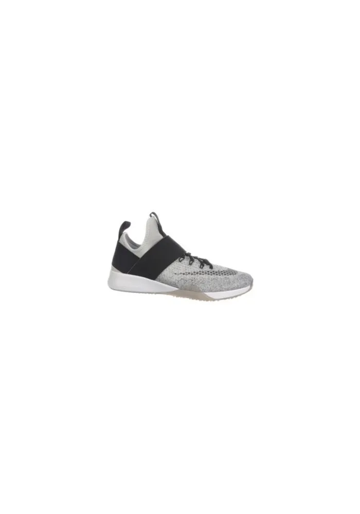 Basket Nike Air Zoom Strong Femme