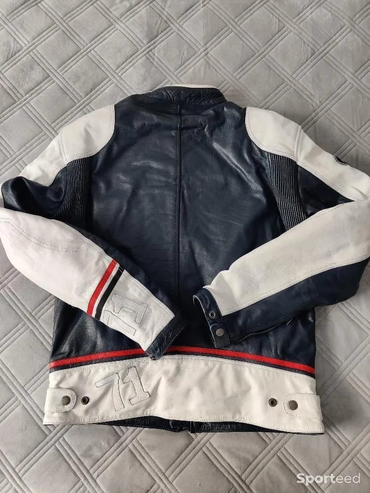 Blouson cuir moto d'occasion Ajouté le : 12/11/2023