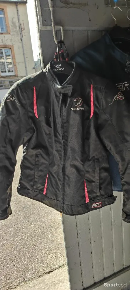 Blouson moto bering d'occasion Ajouté le : 01/05/2023