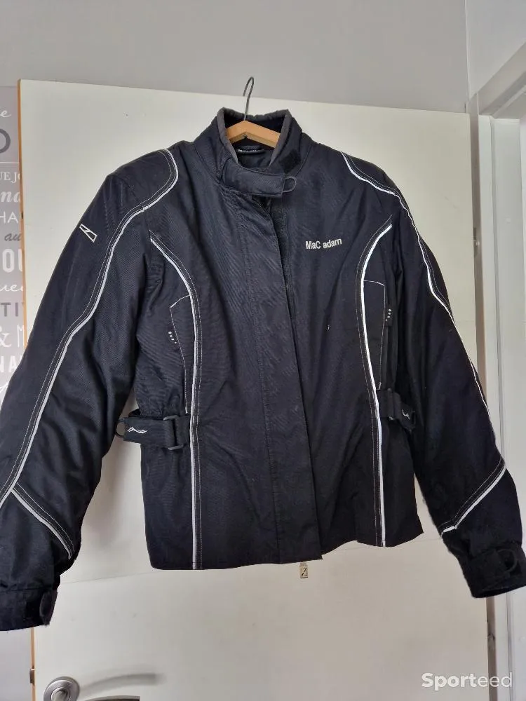 Blouson moto femme d'occasion Ajouté le : 12/04/2023