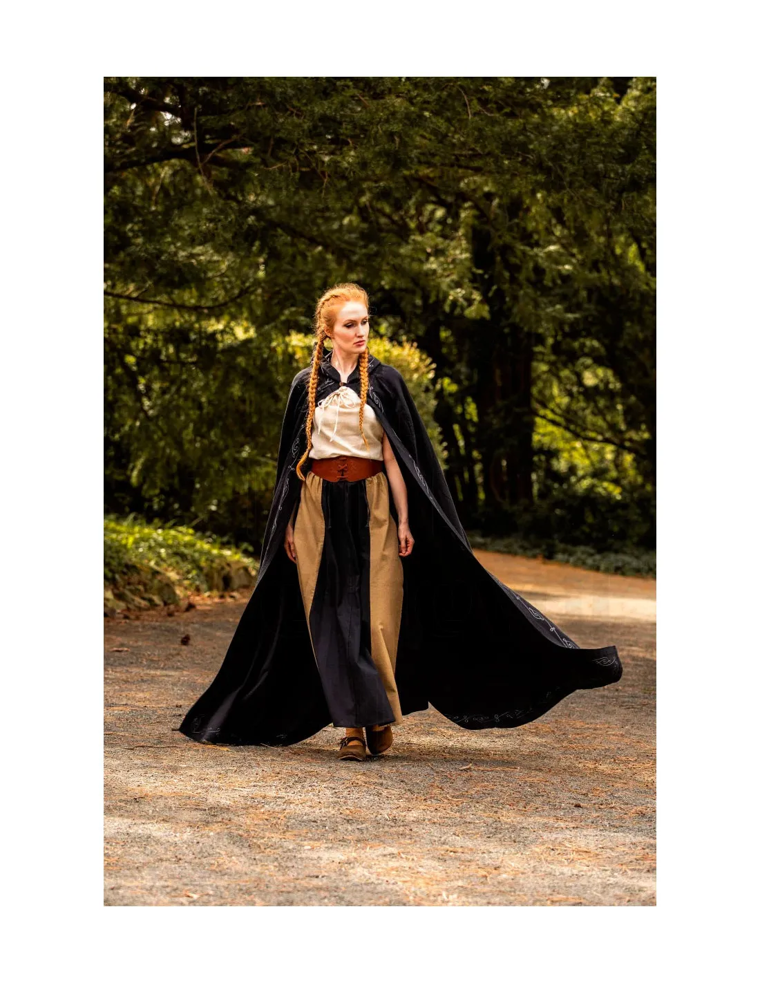 Cape médiévale Erna en coton avec broderie, noir ⚔️ Boutique Épées