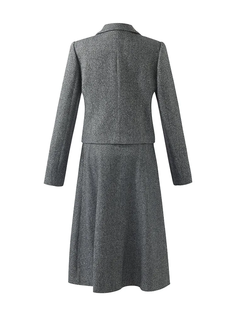 Ensemble deux pièces : veste courte en laine lavable et jupe mi-longue