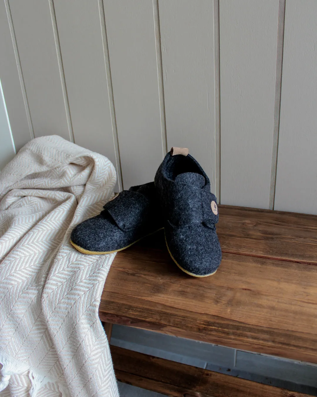 Pantoufles en feutre de laine pour enfants – Gris foncé