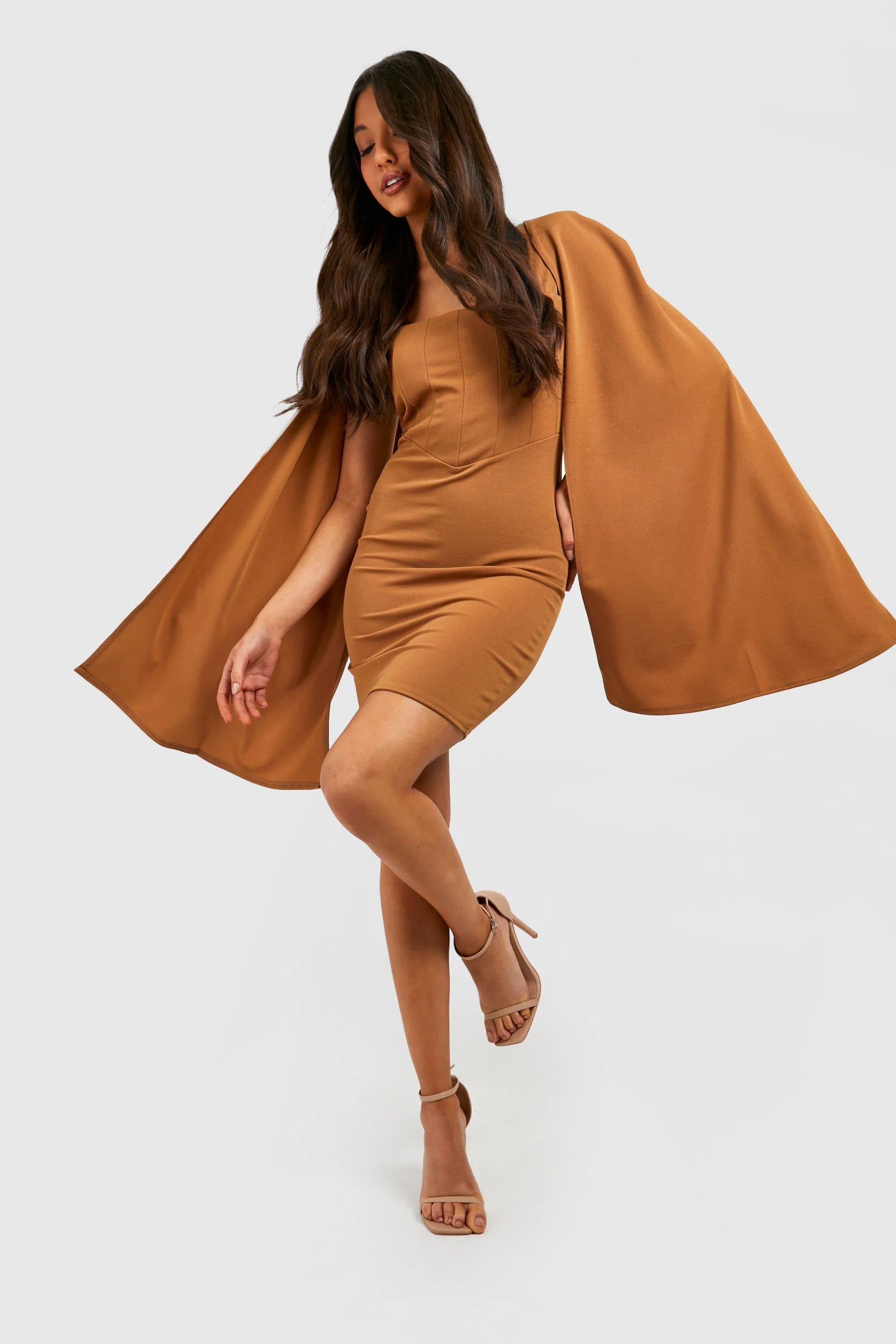 Robe de tailleur cape