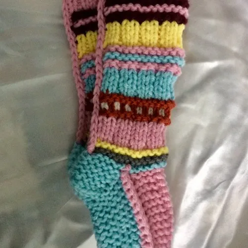 Sur commande.gros chaussettes multicolores en tricot ,style boho,fait main pour enfant
